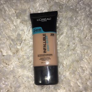 L’Oreal Infallible Pro-Glow Foundation